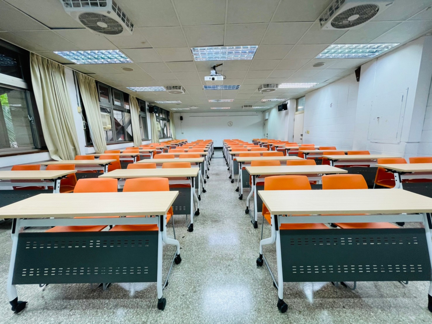 [城區部] 文教大樓 C304普通教室 圖片1