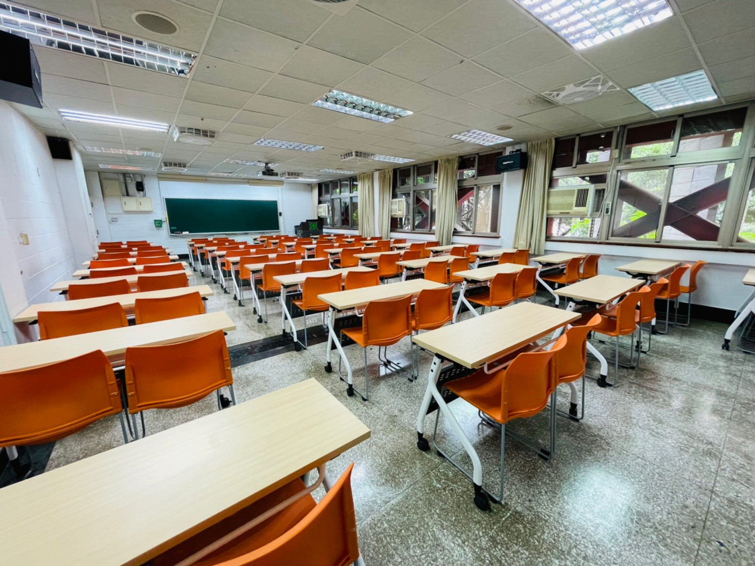 [城區部] 文教大樓 C304普通教室 圖片3