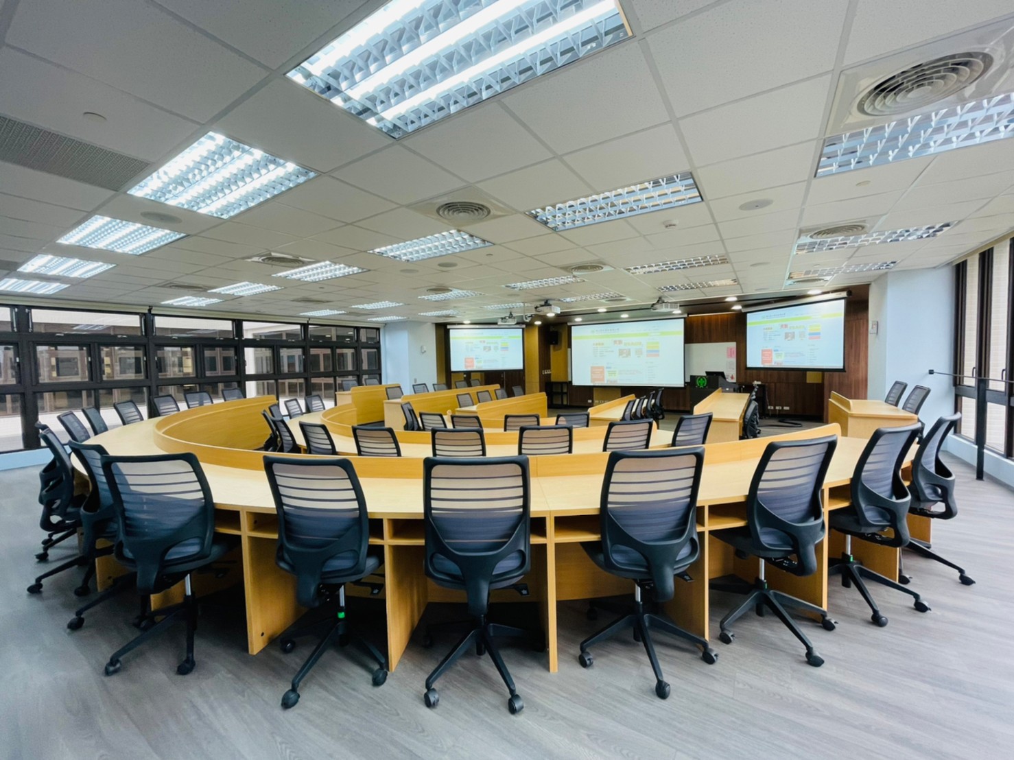 [校本部] 學思樓 F501哈佛講堂 圖片1