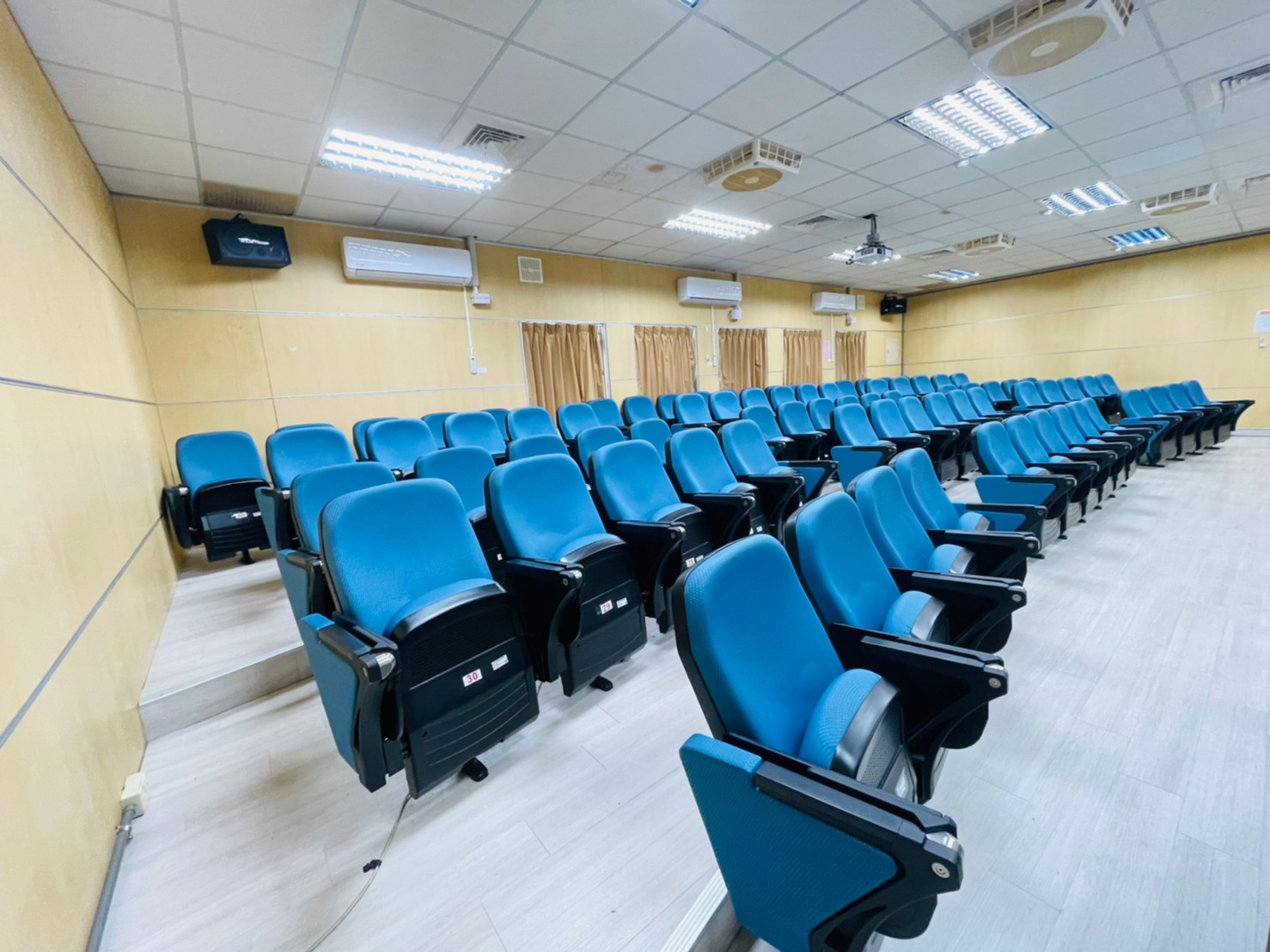 [校本部] 教學大樓 G101普通教室 圖片2