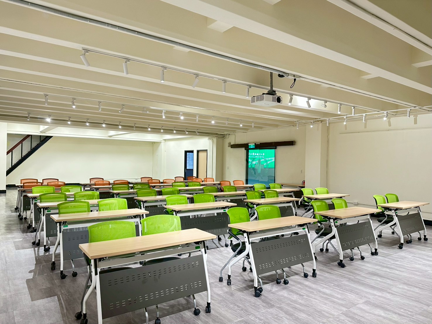 [城區部] 文教大樓 C201展演廳 圖片2