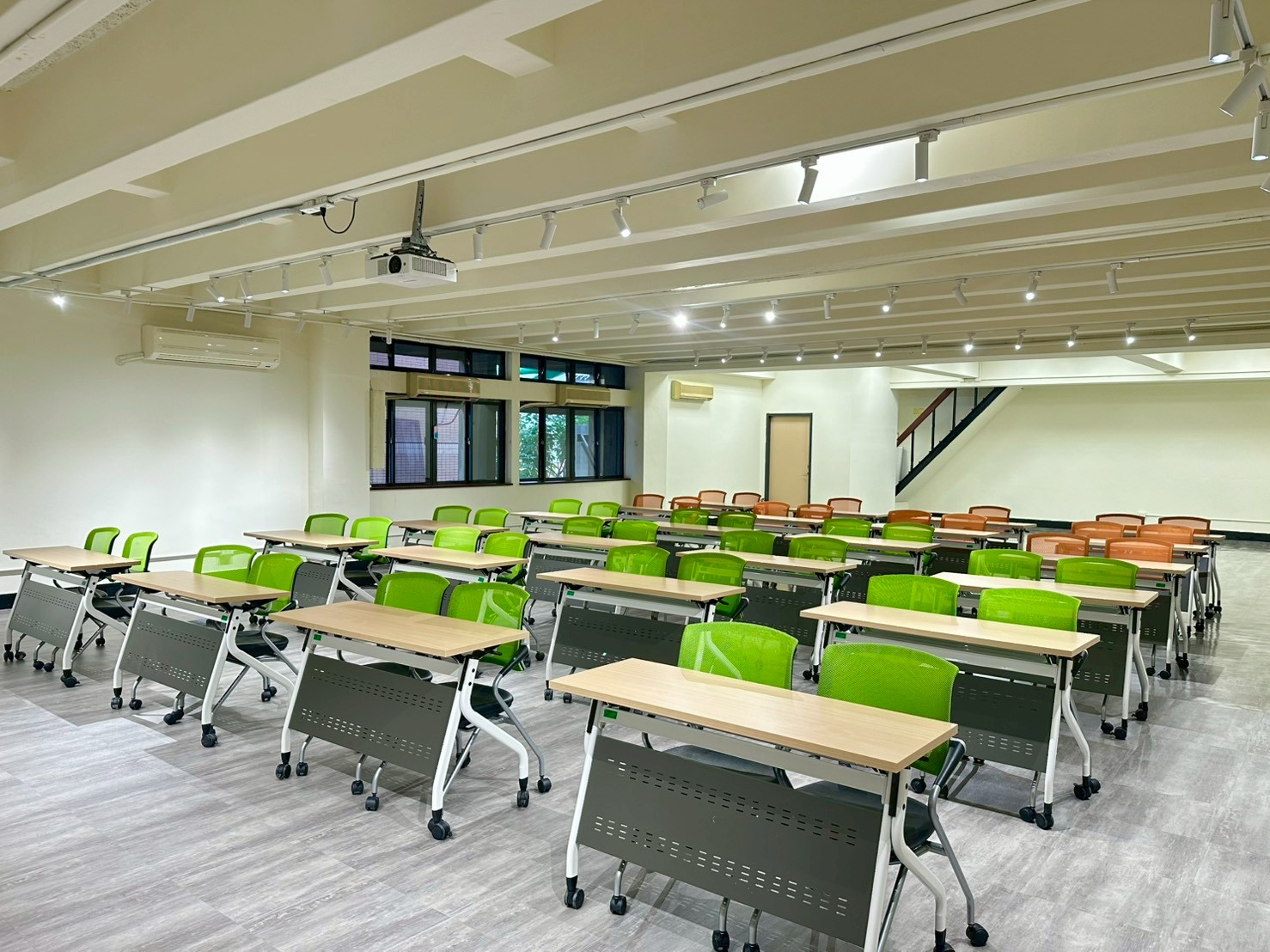 [城區部] 文教大樓 C201展演廳 圖片3