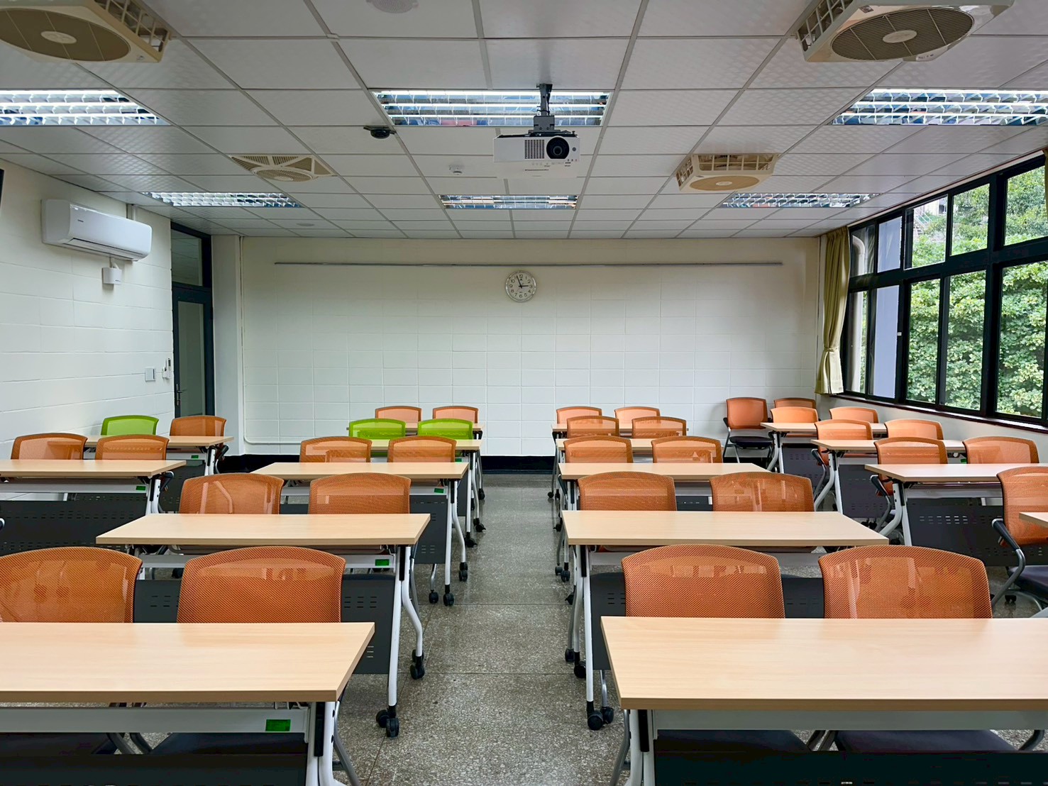 [城區部] 文教大樓 C303普通教室 圖片2