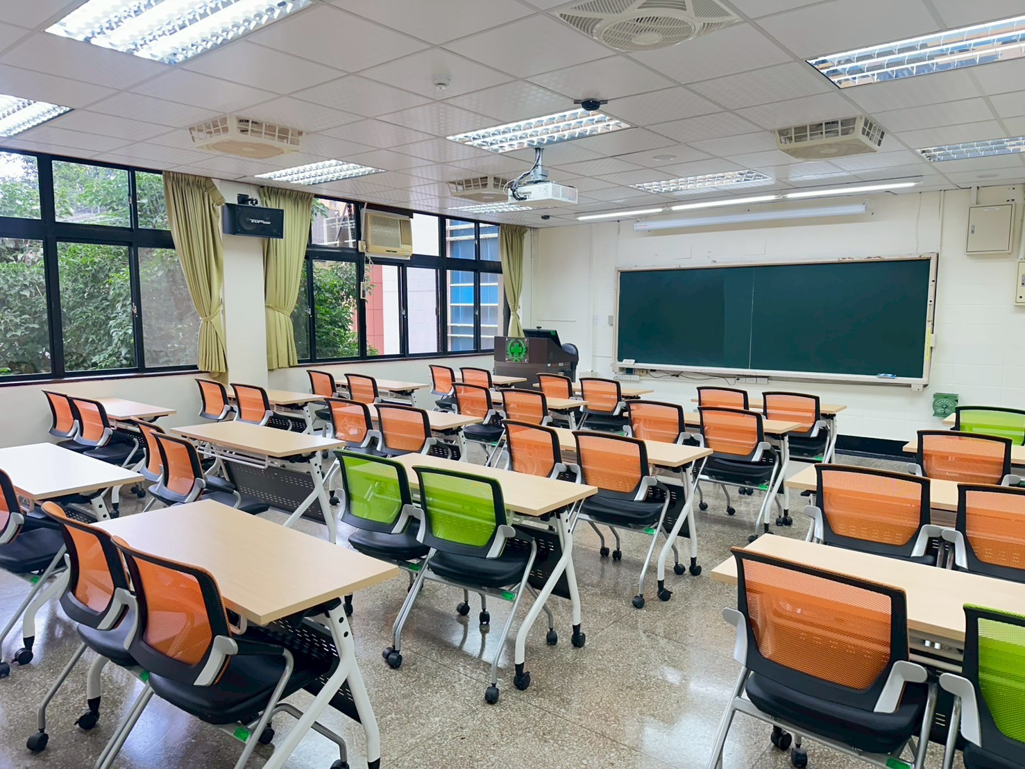 [城區部] 文教大樓 C303普通教室 圖片3