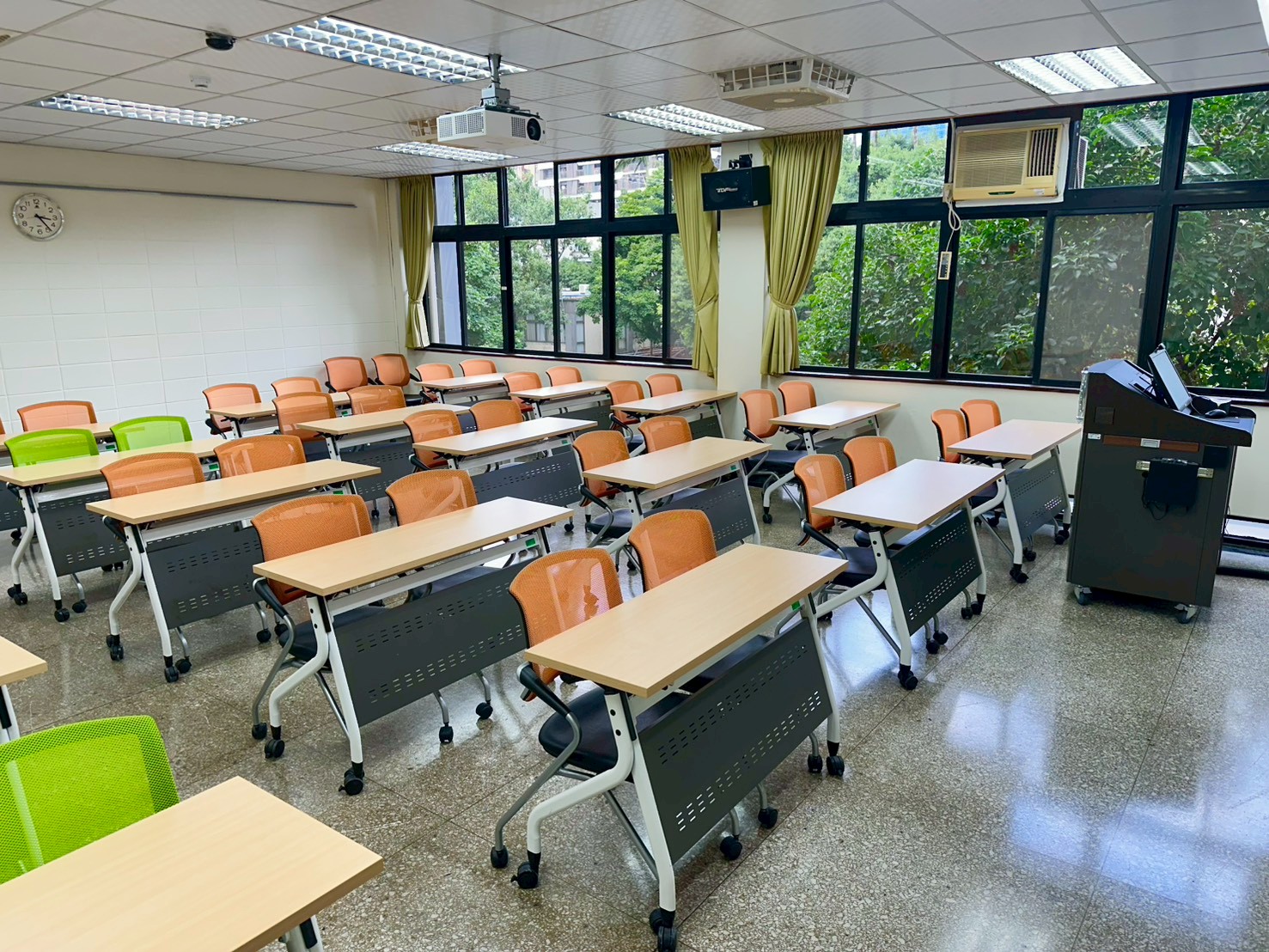 [城區部] 文教大樓 C303普通教室 圖片4