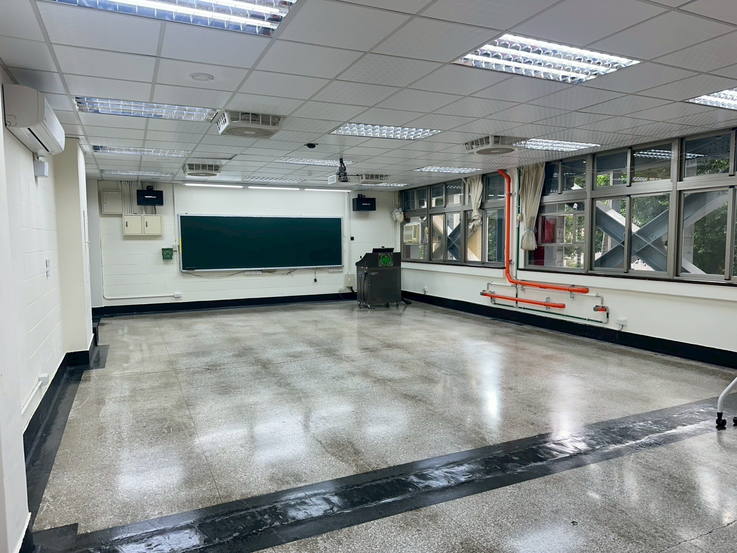 [城區部] 文教大樓 C304普通教室 圖片1