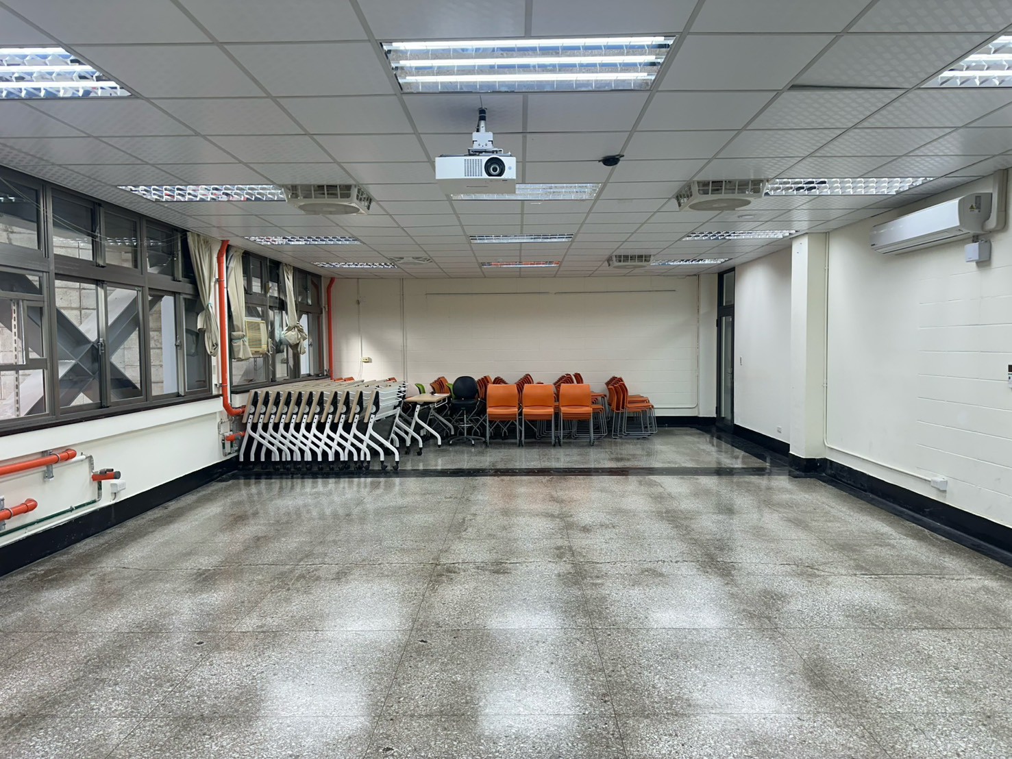 [城區部] 文教大樓 C304普通教室 圖片4