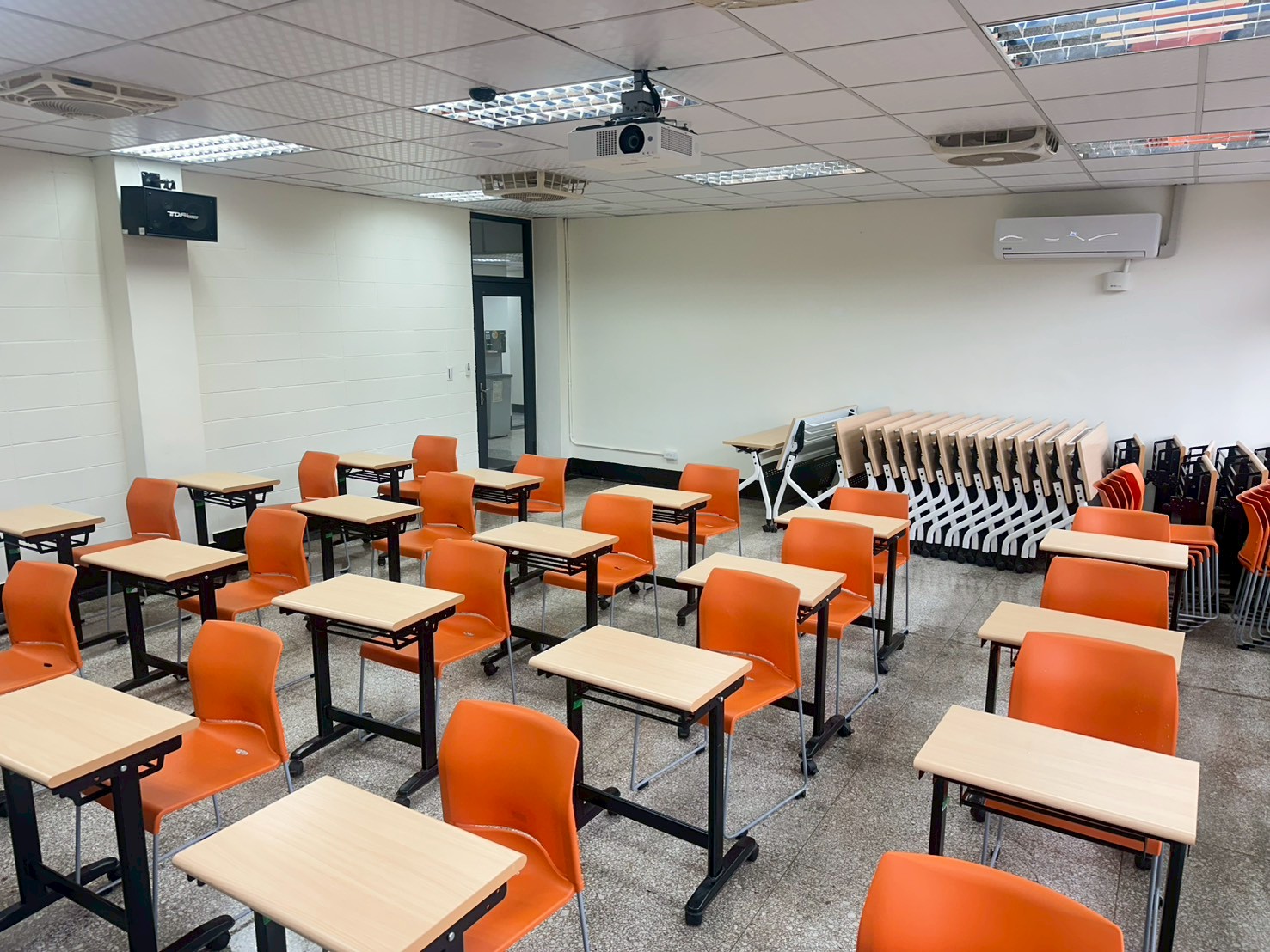 [城區部] 文教大樓 C309普通教室 圖片1