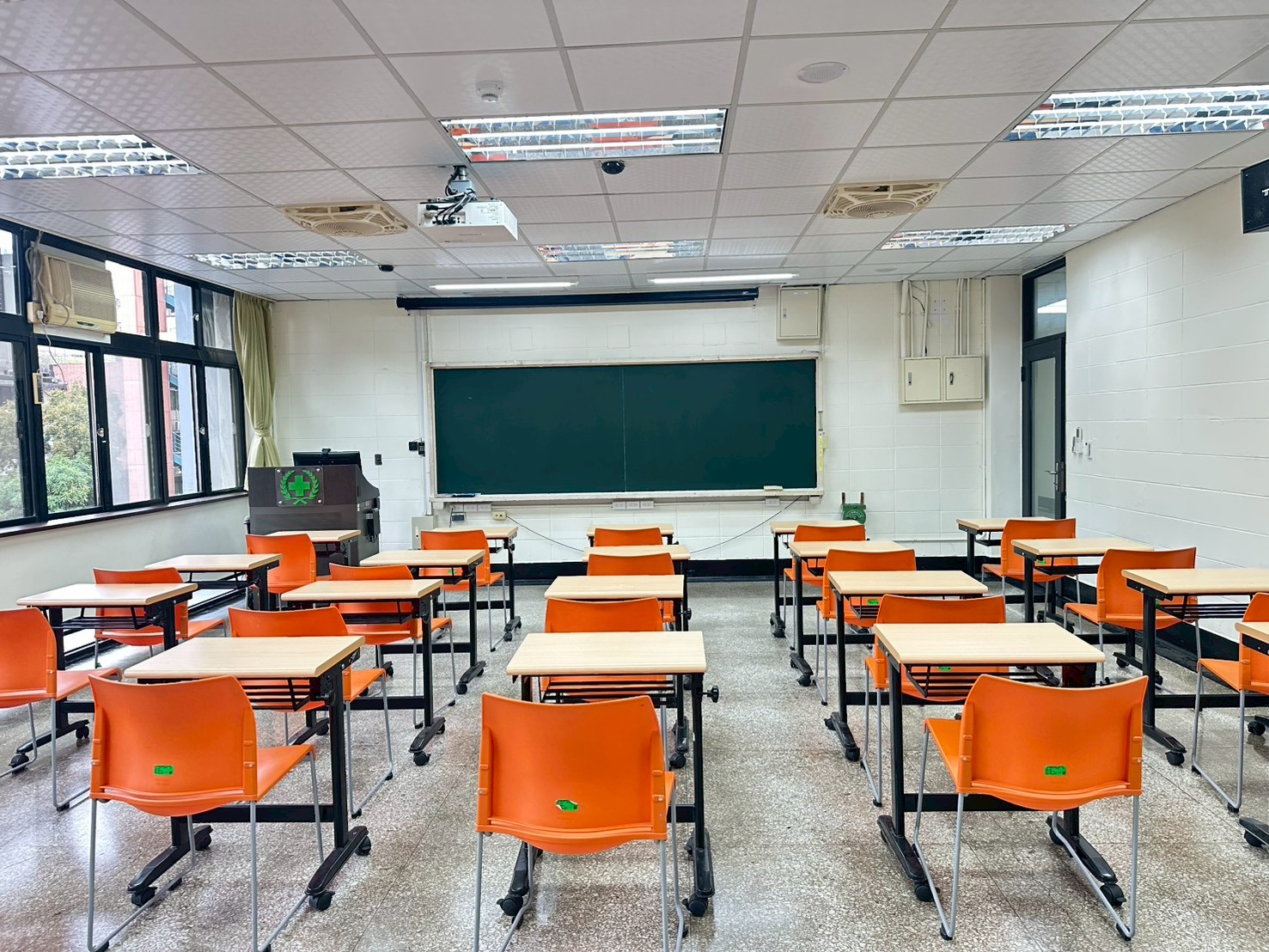 [城區部] 文教大樓 C309普通教室 圖片3