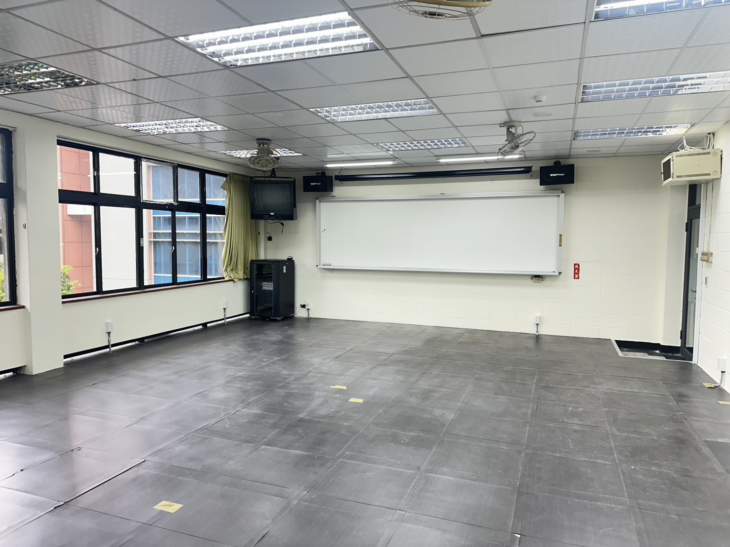 [城區部] 文教大樓 C403普通教室 圖片2