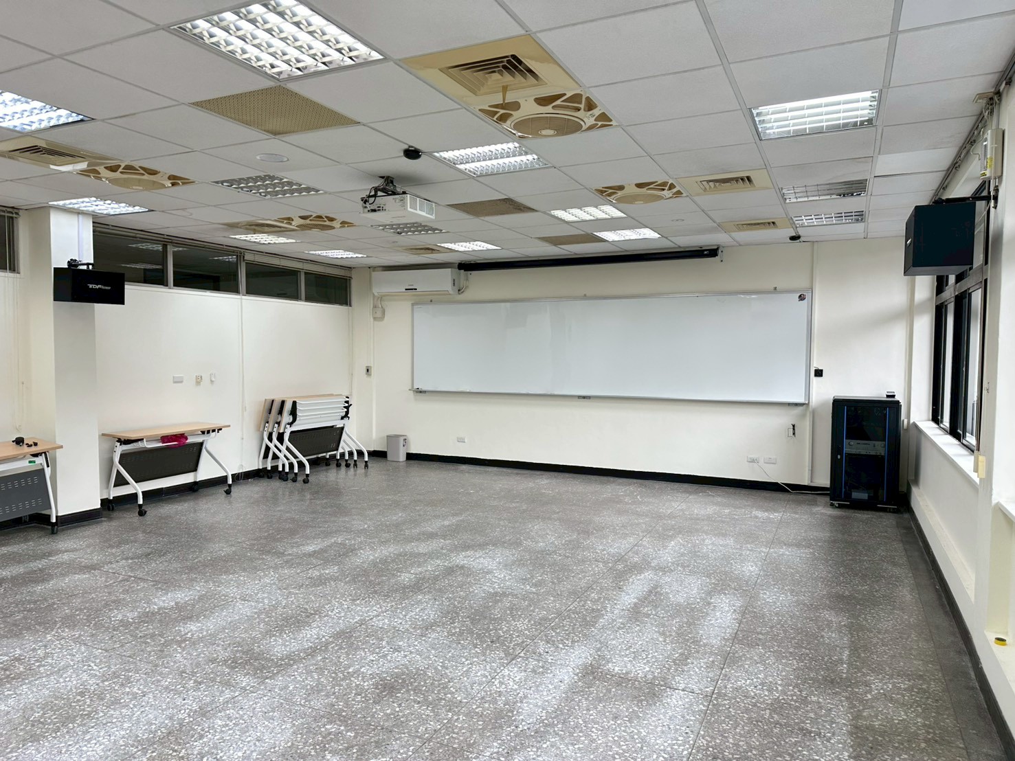 [城區部] 文教大樓 C407普通教室 圖片1