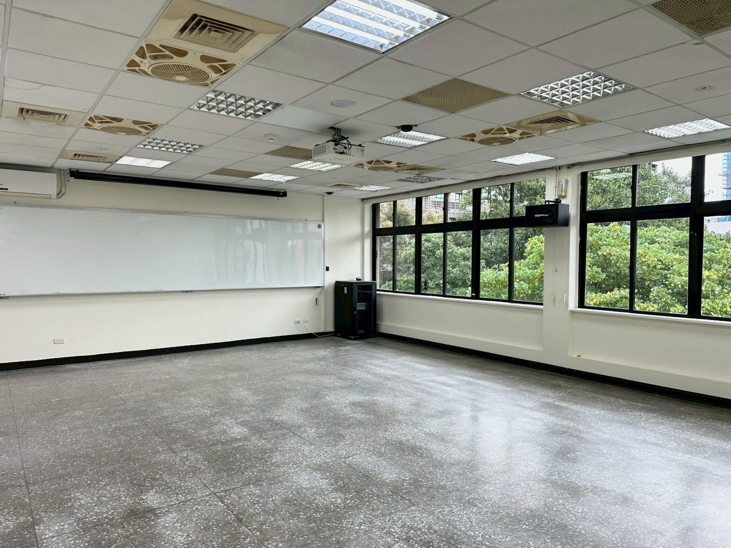 [城區部] 文教大樓 C407普通教室 圖片3