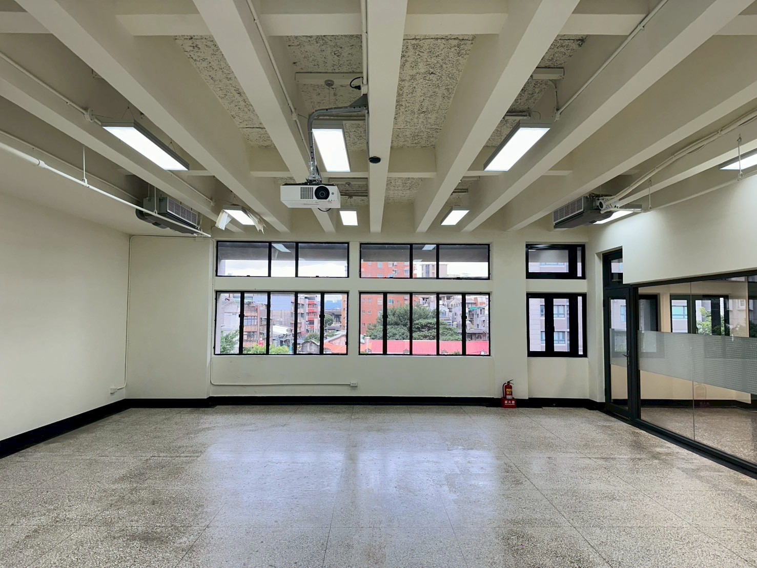 [城區部] 文教大樓 C408普通教室 圖片3