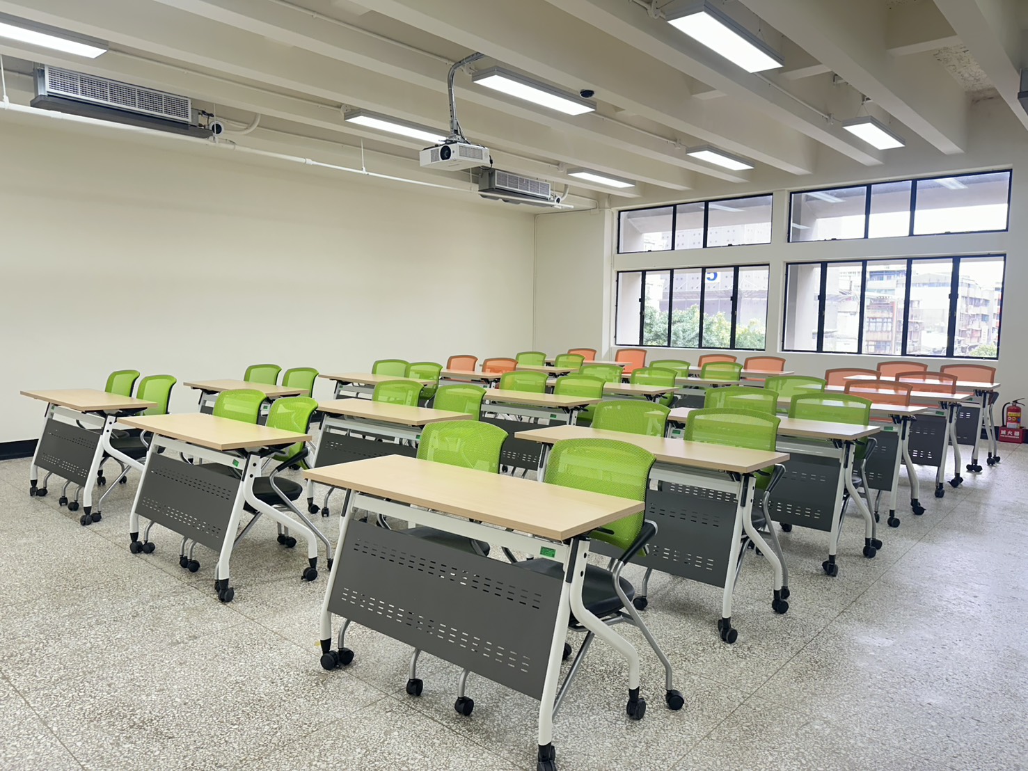 [城區部] 文教大樓 C408普通教室 圖片5