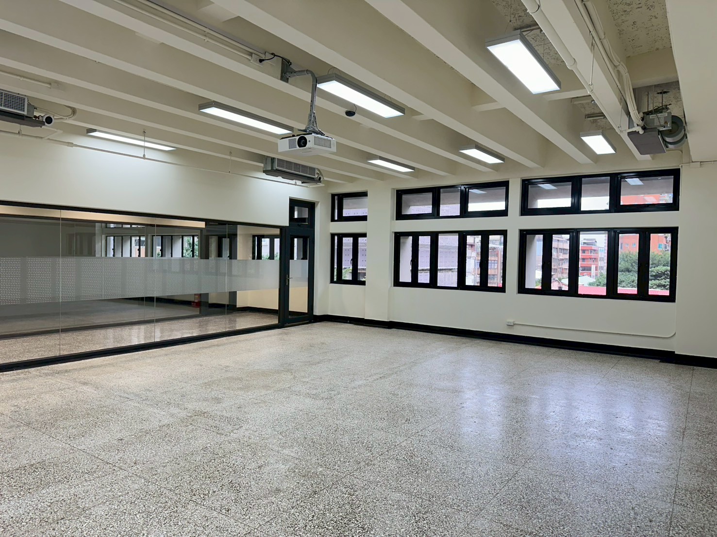 [城區部] 文教大樓 C409普通教室 圖片2