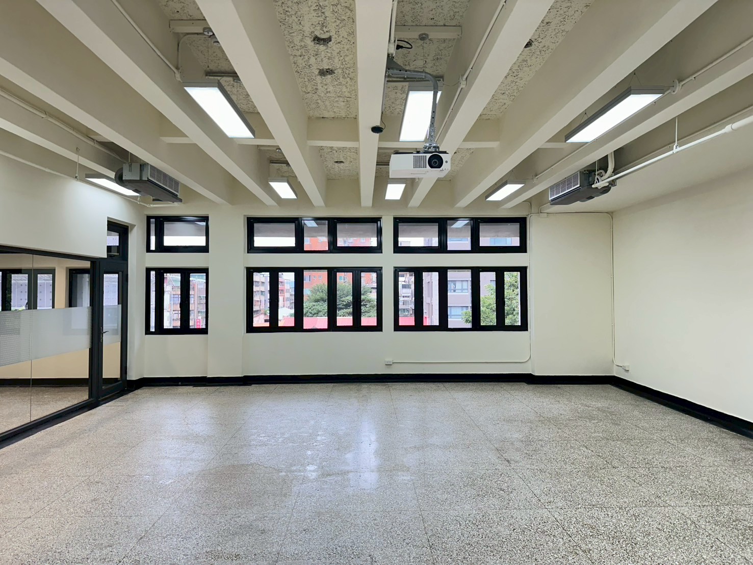 [城區部] 文教大樓 C409普通教室 圖片3