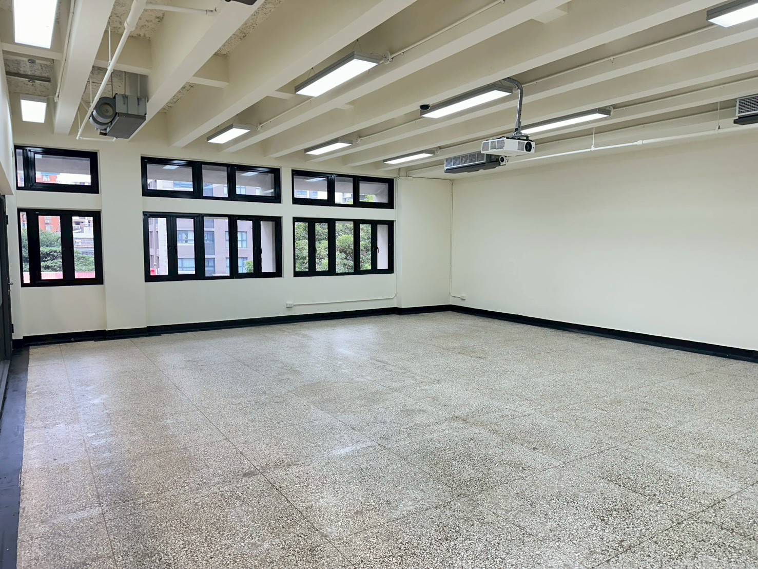 [城區部] 文教大樓 C409普通教室 圖片4